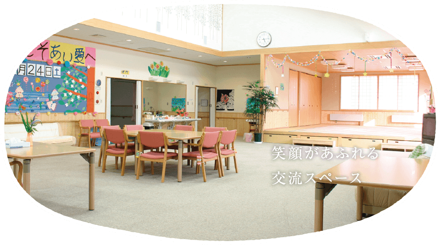 背景に暮らしと自然が広がる風景